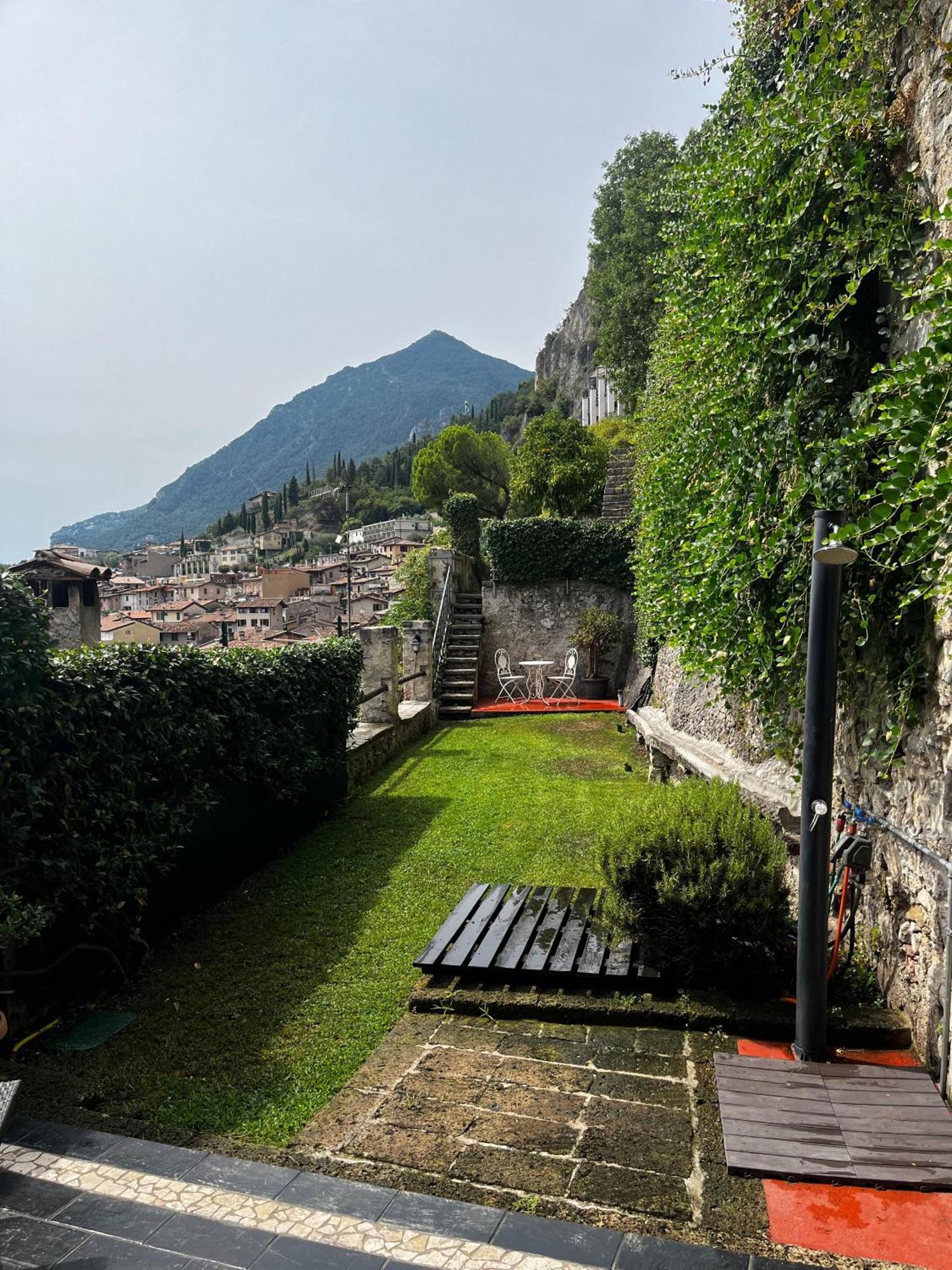 Апартаменты Casa Limonaia San Rocco Лимоне-суль-Гарда Экстерьер фото
